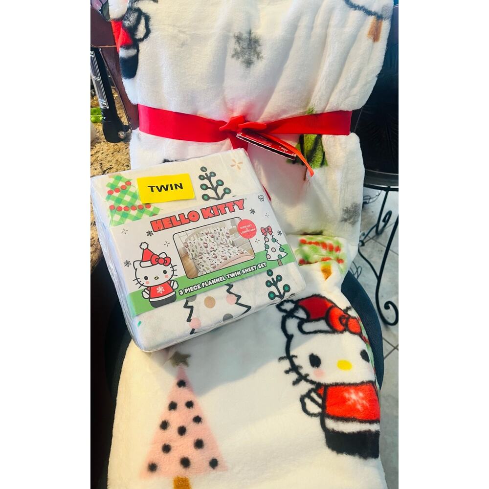 Hello Kitty Faux Fur Christmas throw 50 70 with matching 3 piece flannel twin